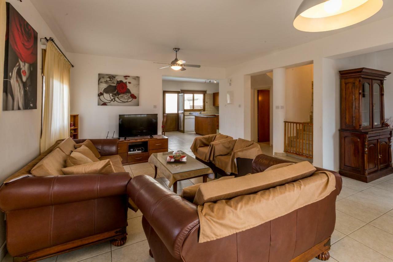 Villa Rina Paphos Luaran gambar