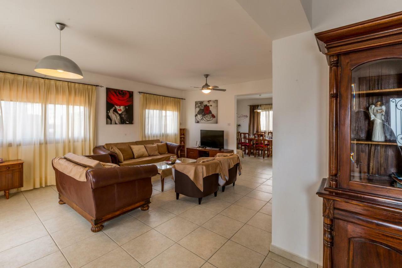 Villa Rina Paphos Luaran gambar