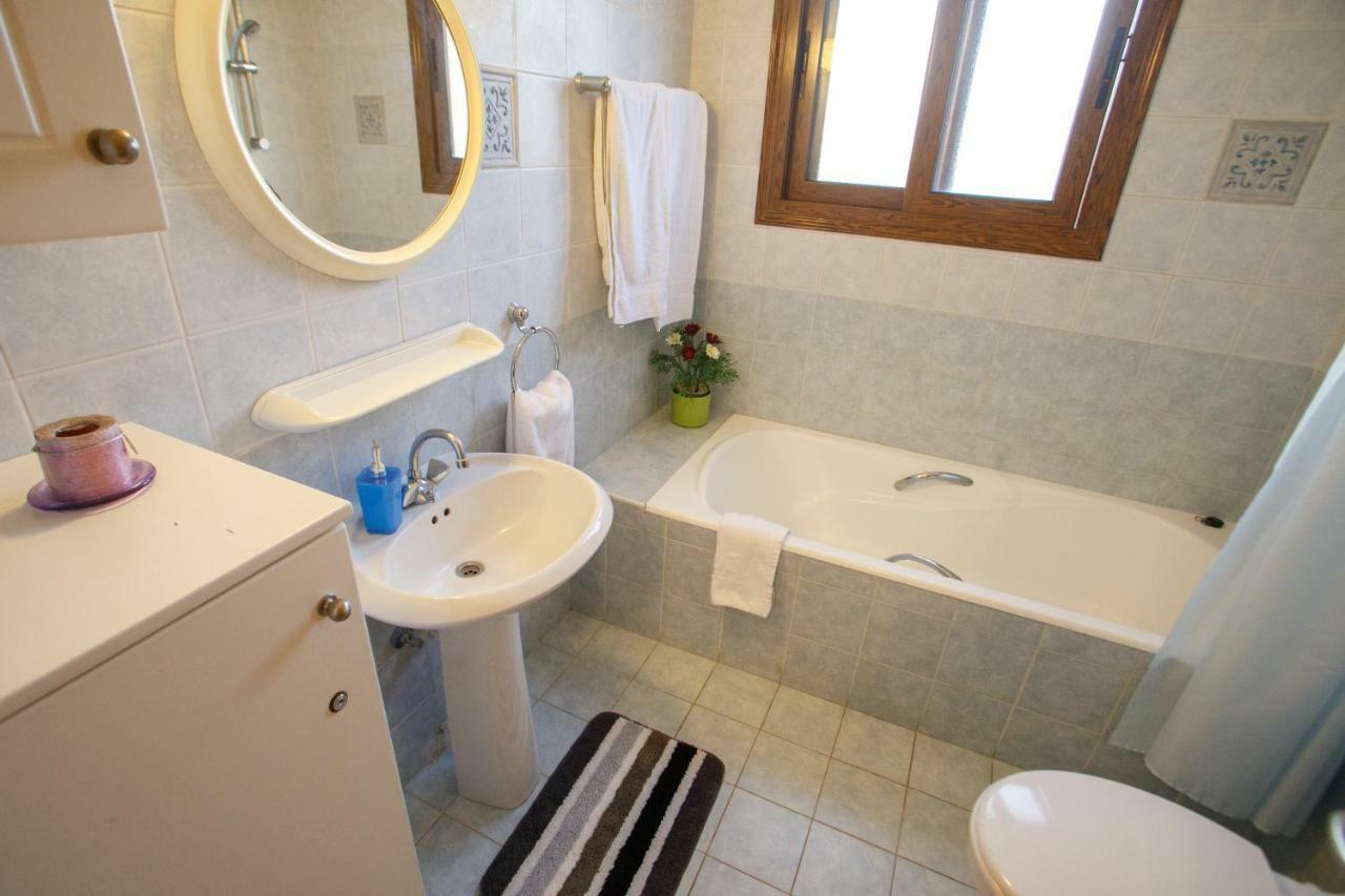 Villa Rina Paphos Luaran gambar